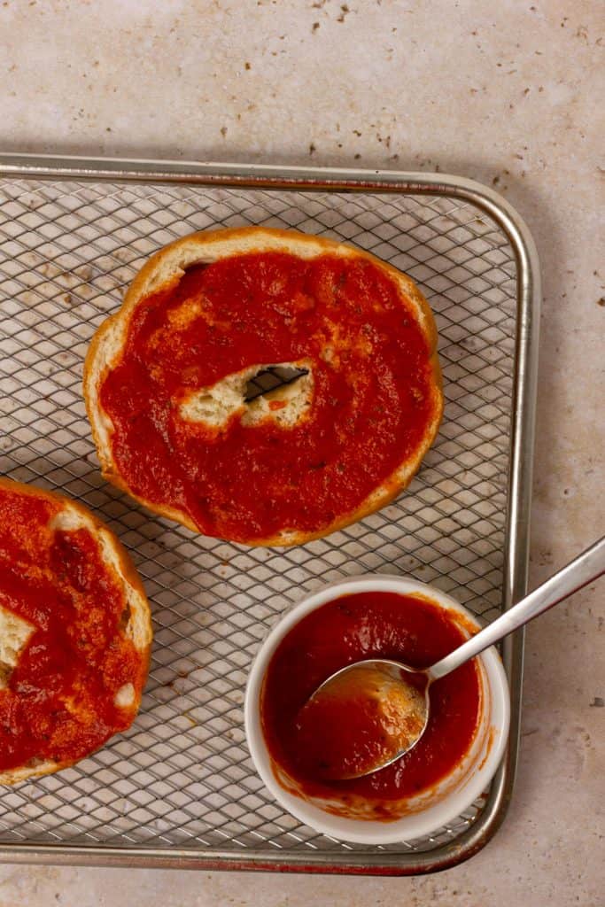 air-fryer-pizza-bagel