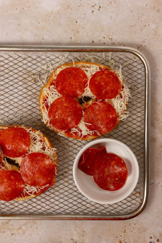 air-fryer-pizza-bagel