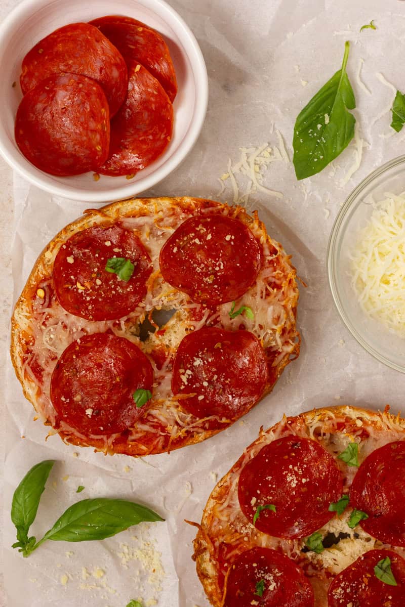 air-fryer-pizza-bagel